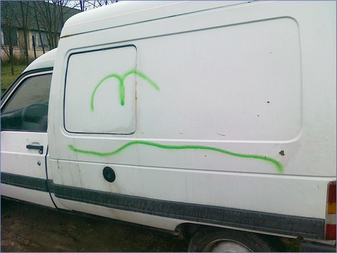 Felttte a fejt a vandalizmus Perktn (fot: Kyrylyuk Alla)