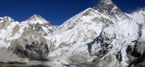 16 szerencstlenl jrt hegymsz holttestt hozzk le a Mount Everestrl