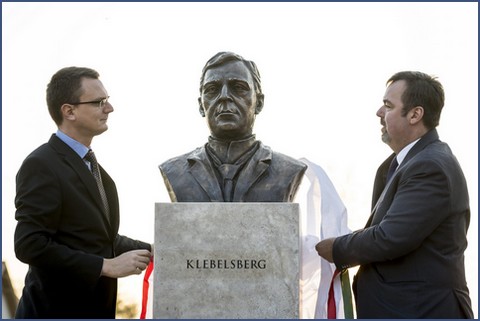 Felavattk Klebelsberg Kun szobrt (MTI Fot: Bodnr Boglrka)