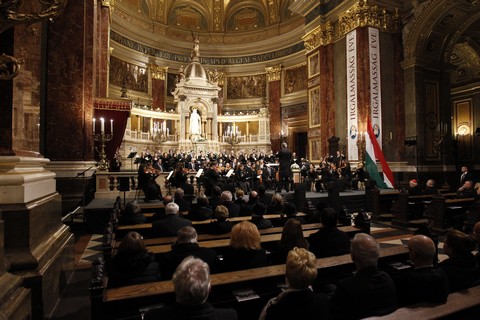 1956: Emlkkoncert a Szent Istvn-bazilikban (MTI Fot: Szigetvry Zsolt)